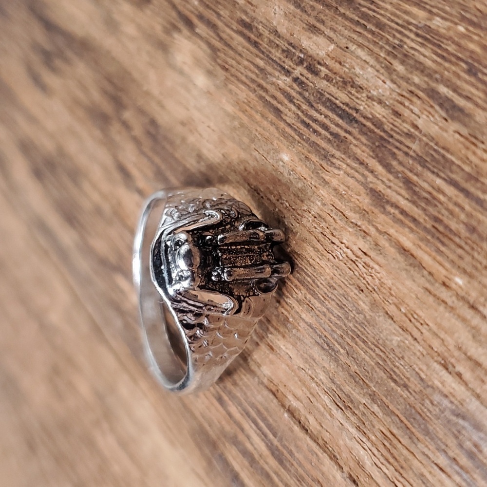 Totem eagle ring size 7.5 R705‎